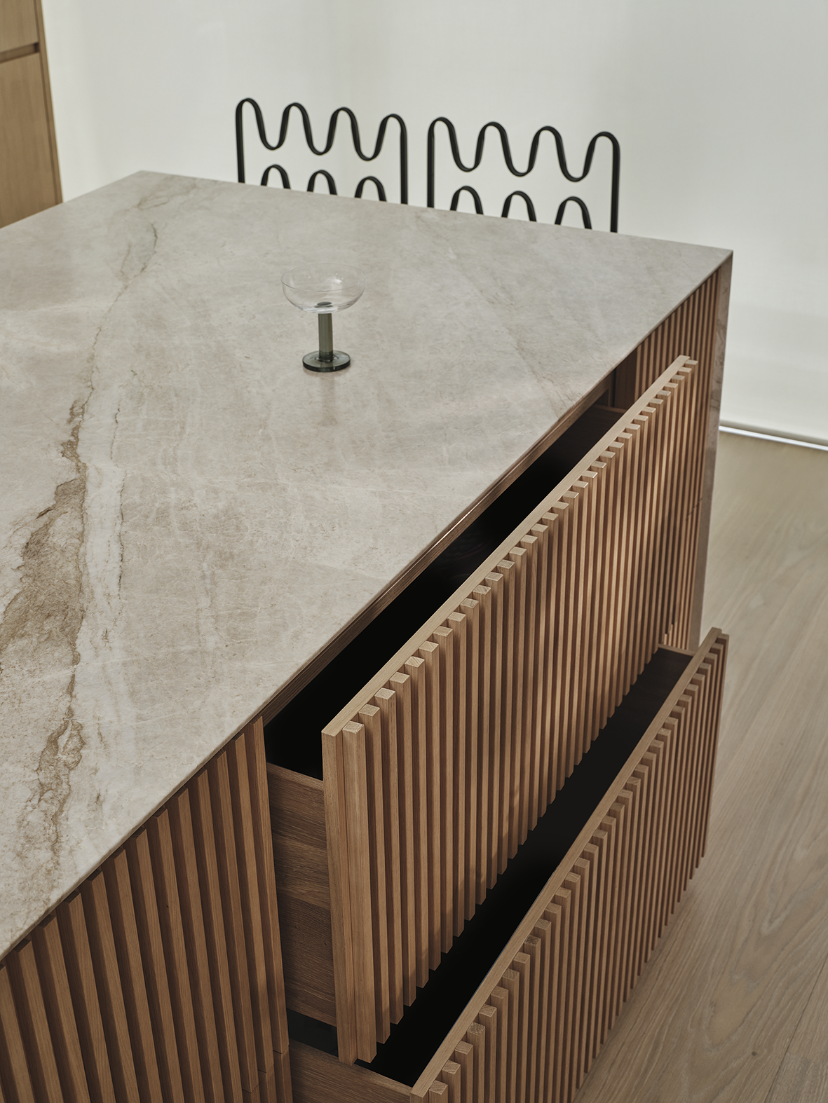 Taj Mahal Quartzite worktop in luxury Marylebone Mansion kitchen by Lanserring