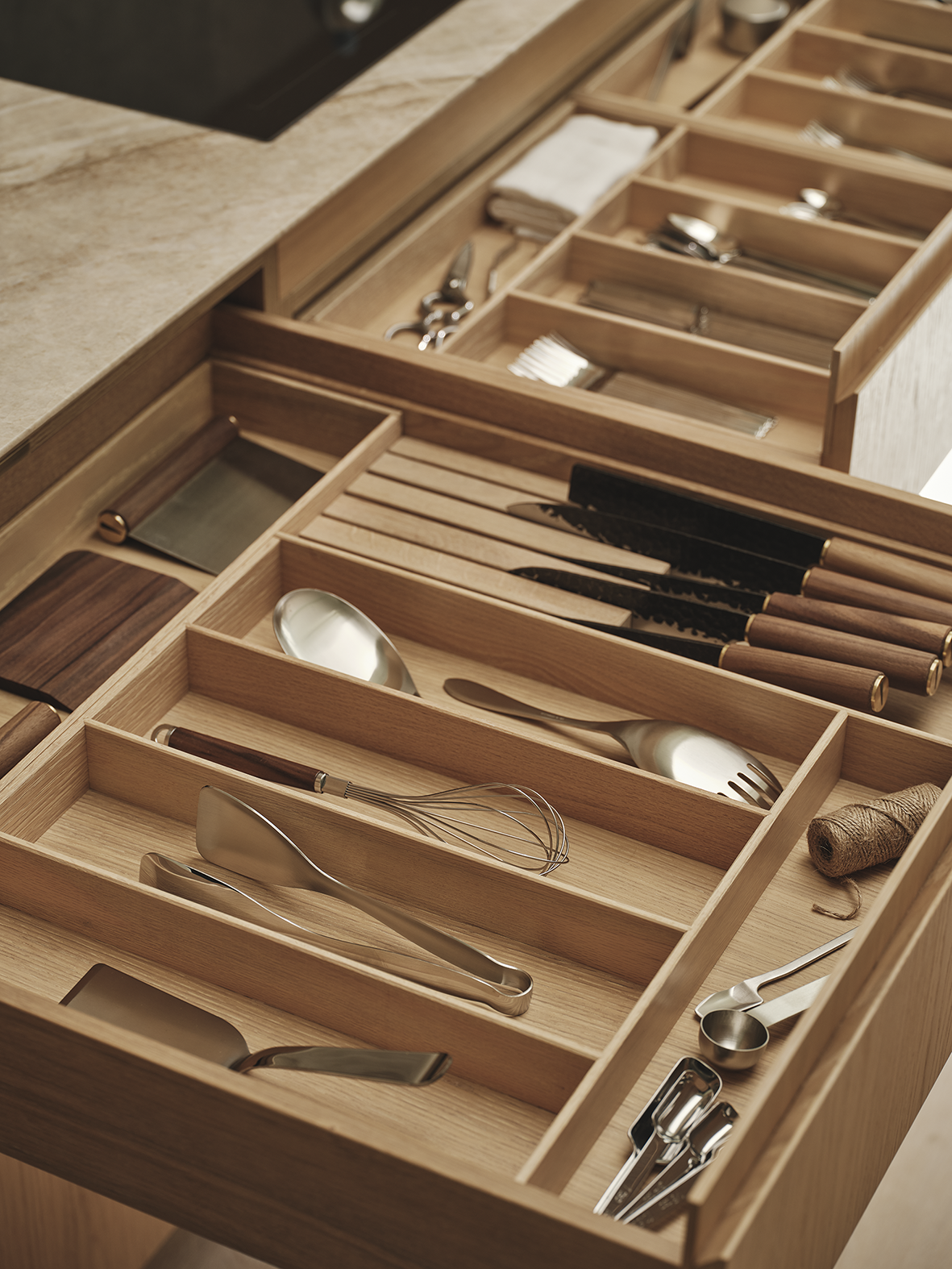 Lanserring kitchen solid oak for drawers internals